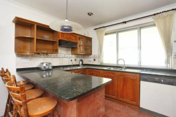 			4 Bedroom, 1 bath, 1 reception House			 Greenfield Gardens, CRICKLEWOOD
